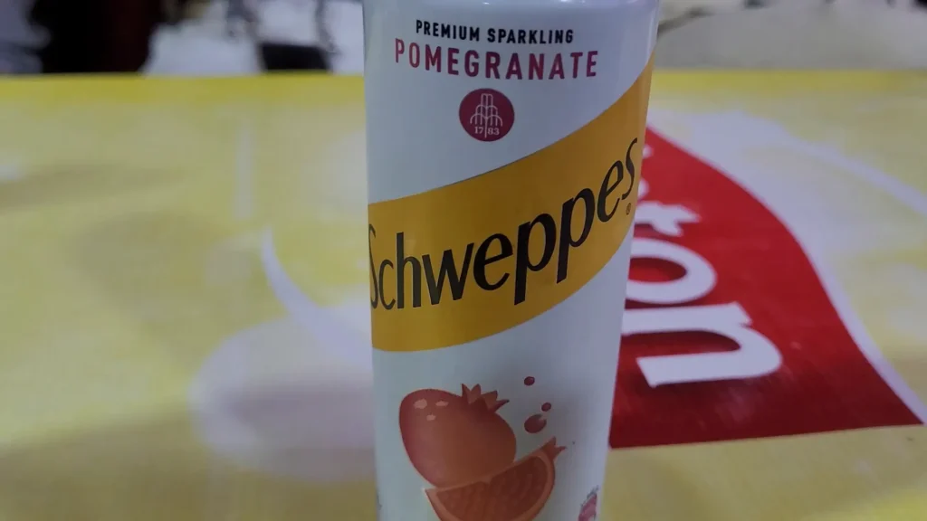 Bebida de romã em bar egípcio próximo à avenida das esfinges