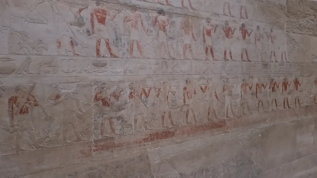 Detalhes das pinturas preservadas em mástaba egípcia com mais de 5 mil anos
