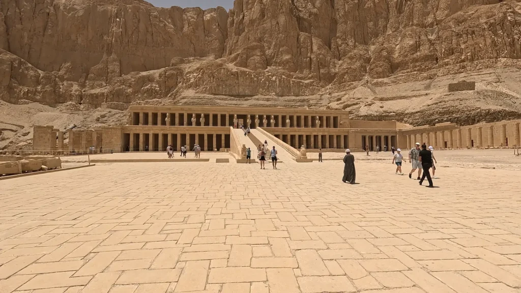Templo de Hatshepsut no Vale do Deir el-Bahari, Egito