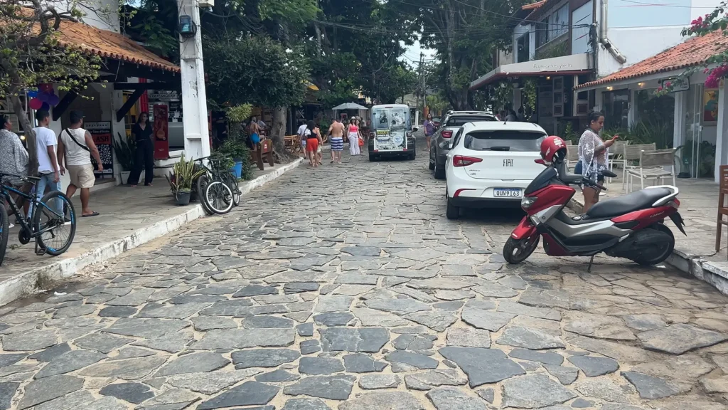 Rua das pedras, principal ponto turístico do centro de Búzios.