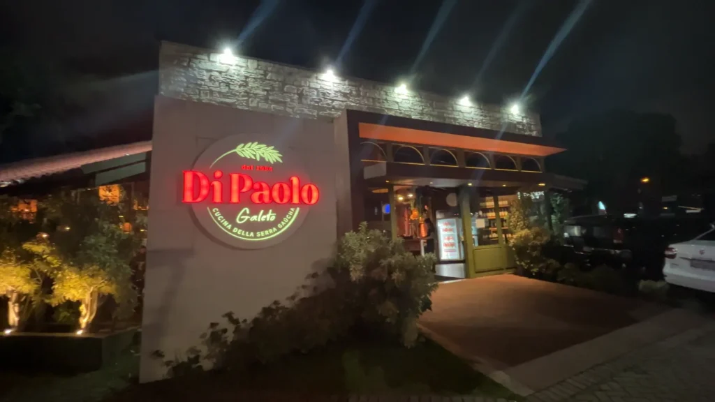 Fachada dde um restaurante na cidade de Curitiba.