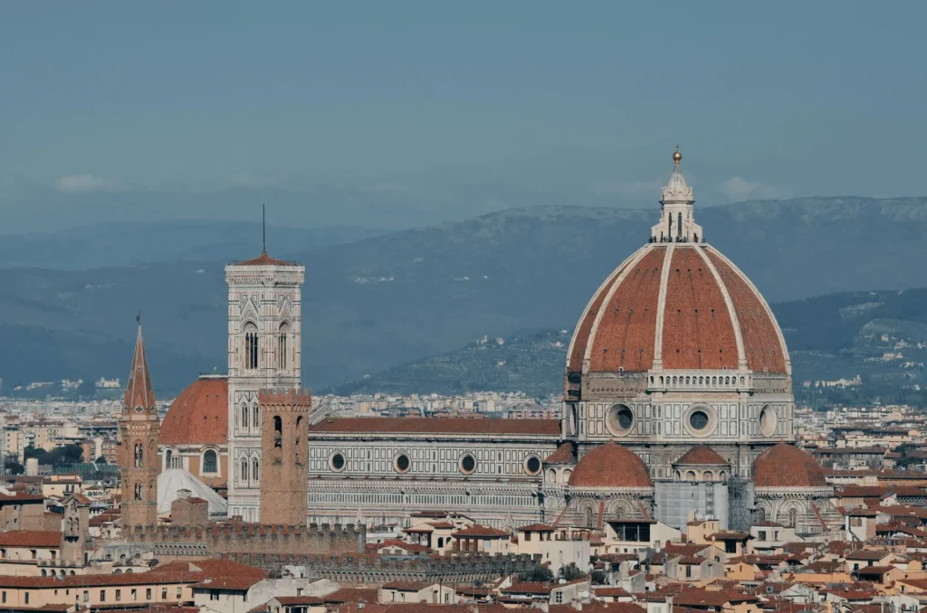 A imponente Catedral de Santa Maria del Fiore, símbolo máximo de Florença.