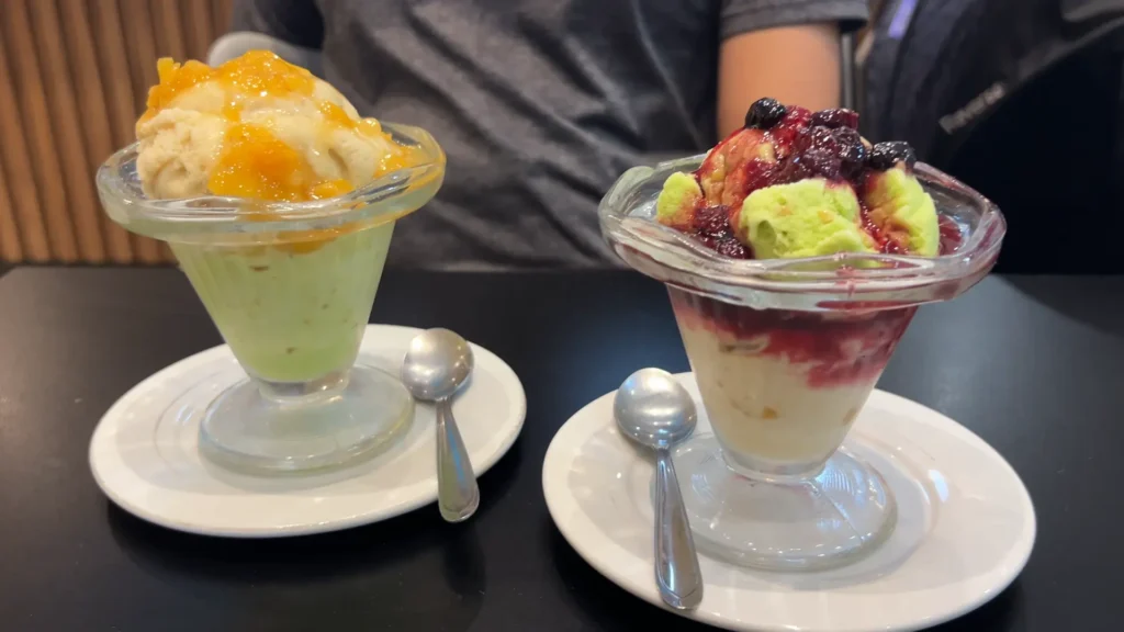 Sobremesa árabe Ataif servida em Curitiba