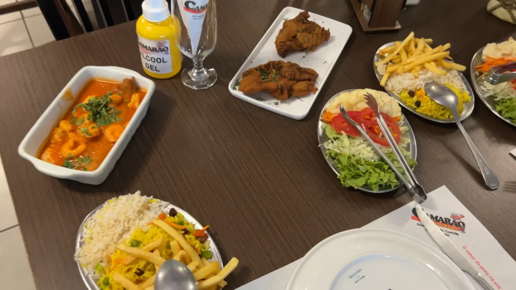 Prato de camarão servido no restaurante Camarão Dourado em Curitiba