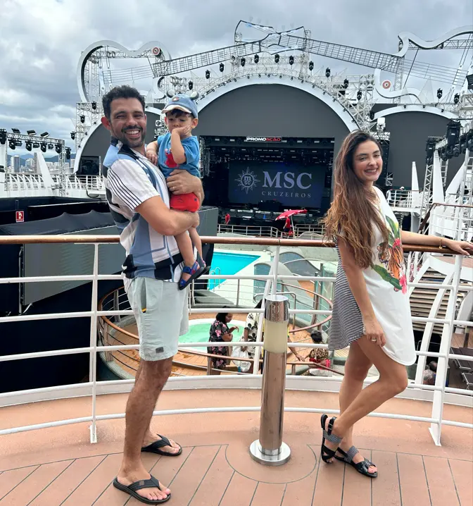 família viajando no navio MSC Preciosa durante mini cruzeiro