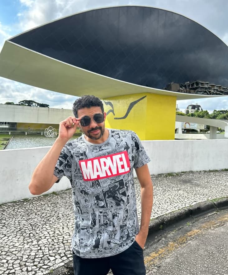 Museu Oscar Niemeyer em Curitiba com arquitetura em formato de olho
