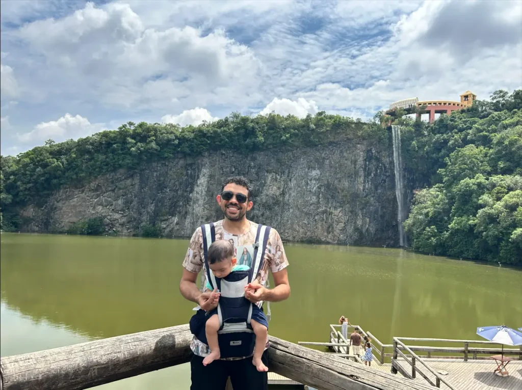 Parque Tanguá em Curitiba com lago, chafarizes e mirante