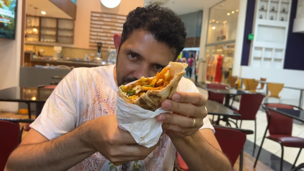 Shawarma servido no Omar Square em Curitiba