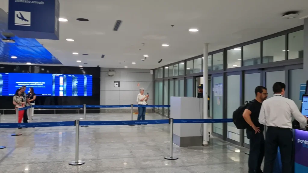 Área de desembarque do aeroporto de Porto Alegre
