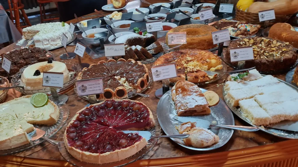 Café da manhã colonial do Hotel Sky
