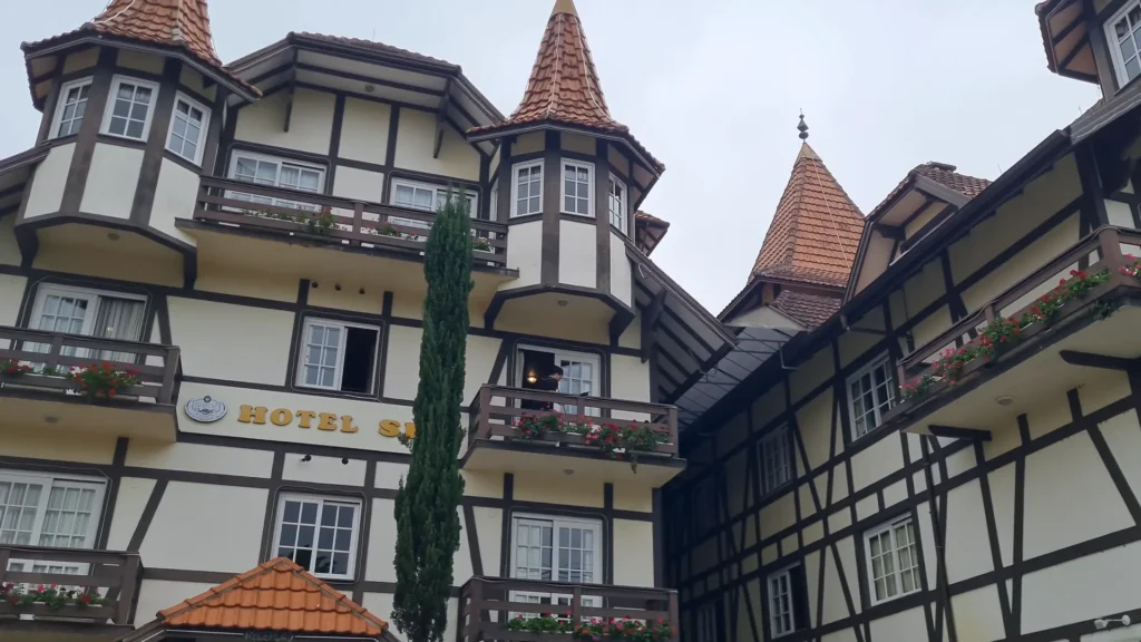 Fachada do Hotel Sky em Gramado