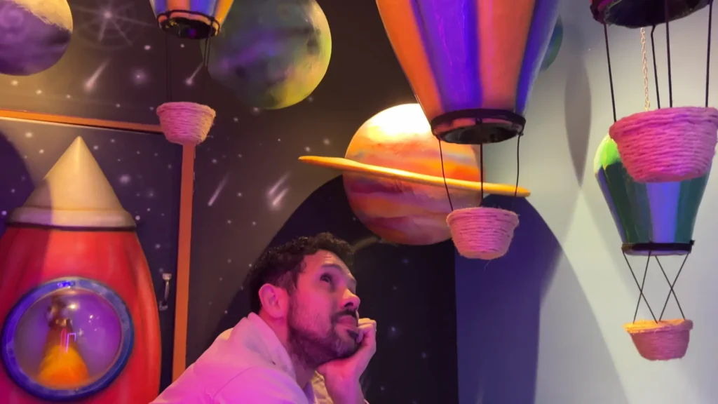 Ambiente criativo e excêntrico do bar Lúdico