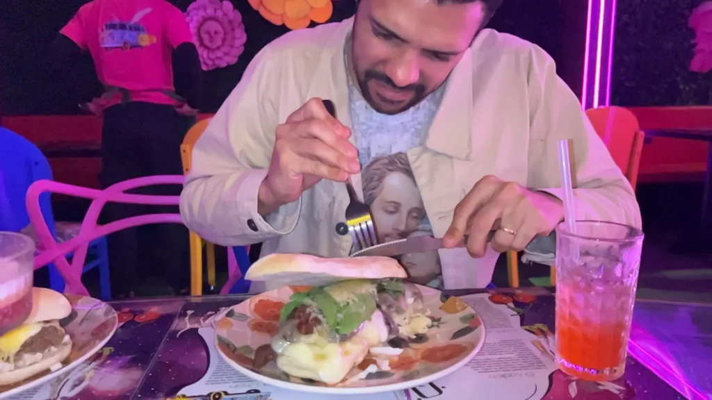 Hambúrguer servido no Lúdico