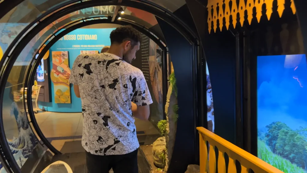 Exposição interativa sobre água em Curitiba