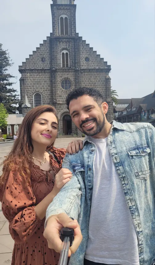 Casal passeando em Gramado