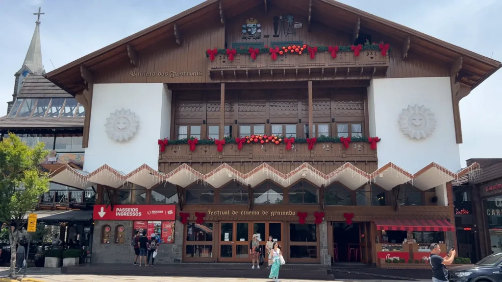 Palácio dos Festivais durante o Festival de Cinema de Gramado.