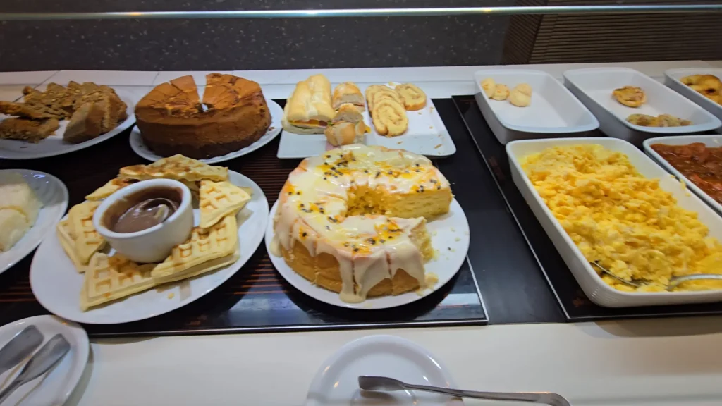 Buffet completo de café da manhã