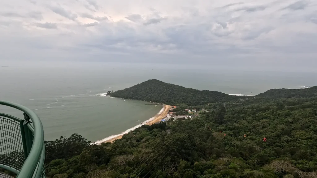 Tempo nublado em Balneário Camboriú