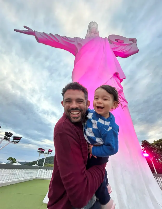 Cristo Luz em Balneário Camboriú à noite