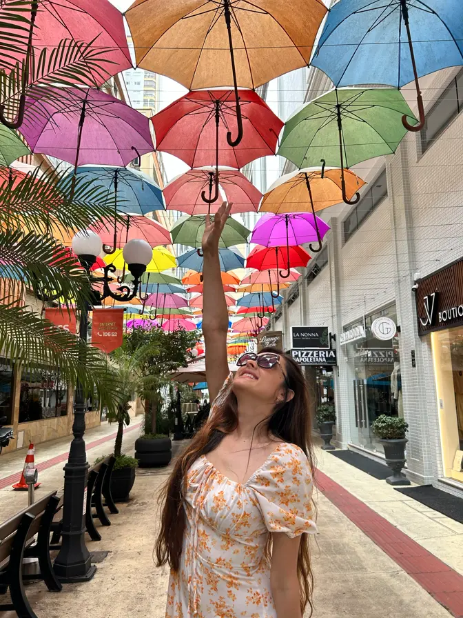 Rua dos Guarda-Chuvas em Balneário Camboriú