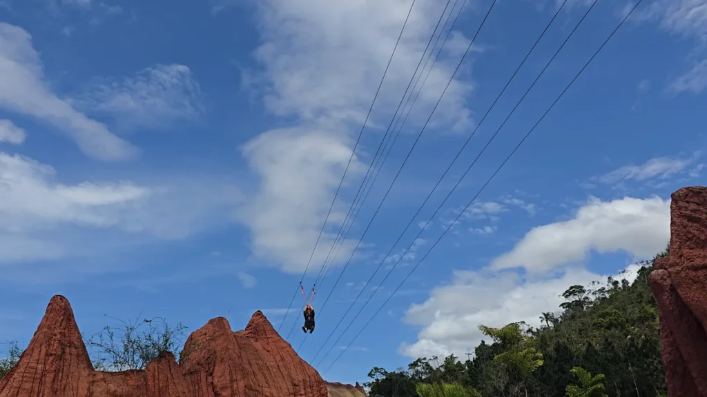 Tirolesa da Aventura Jurássica